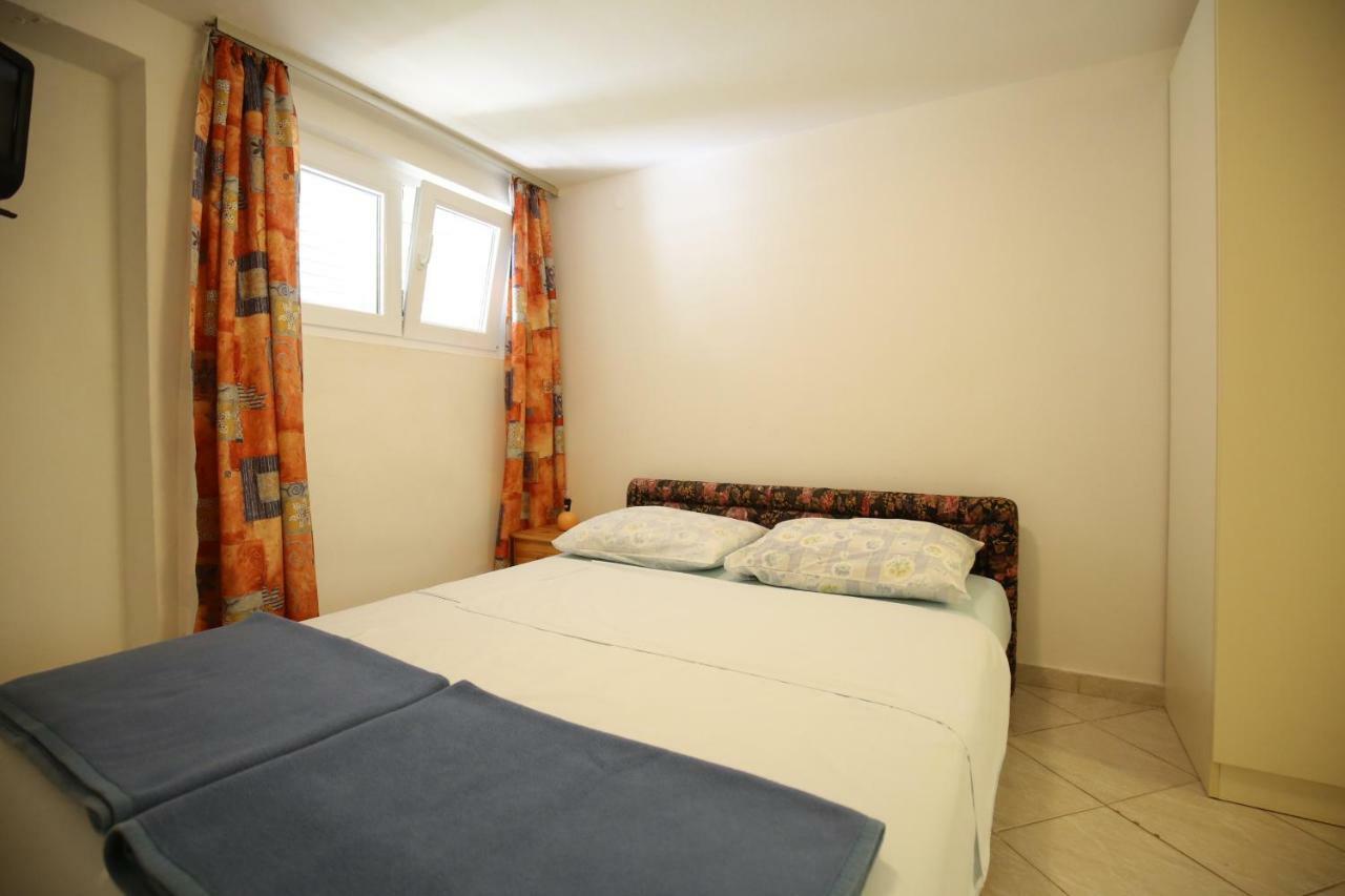 Apartments Paleka Petrcane Luaran gambar