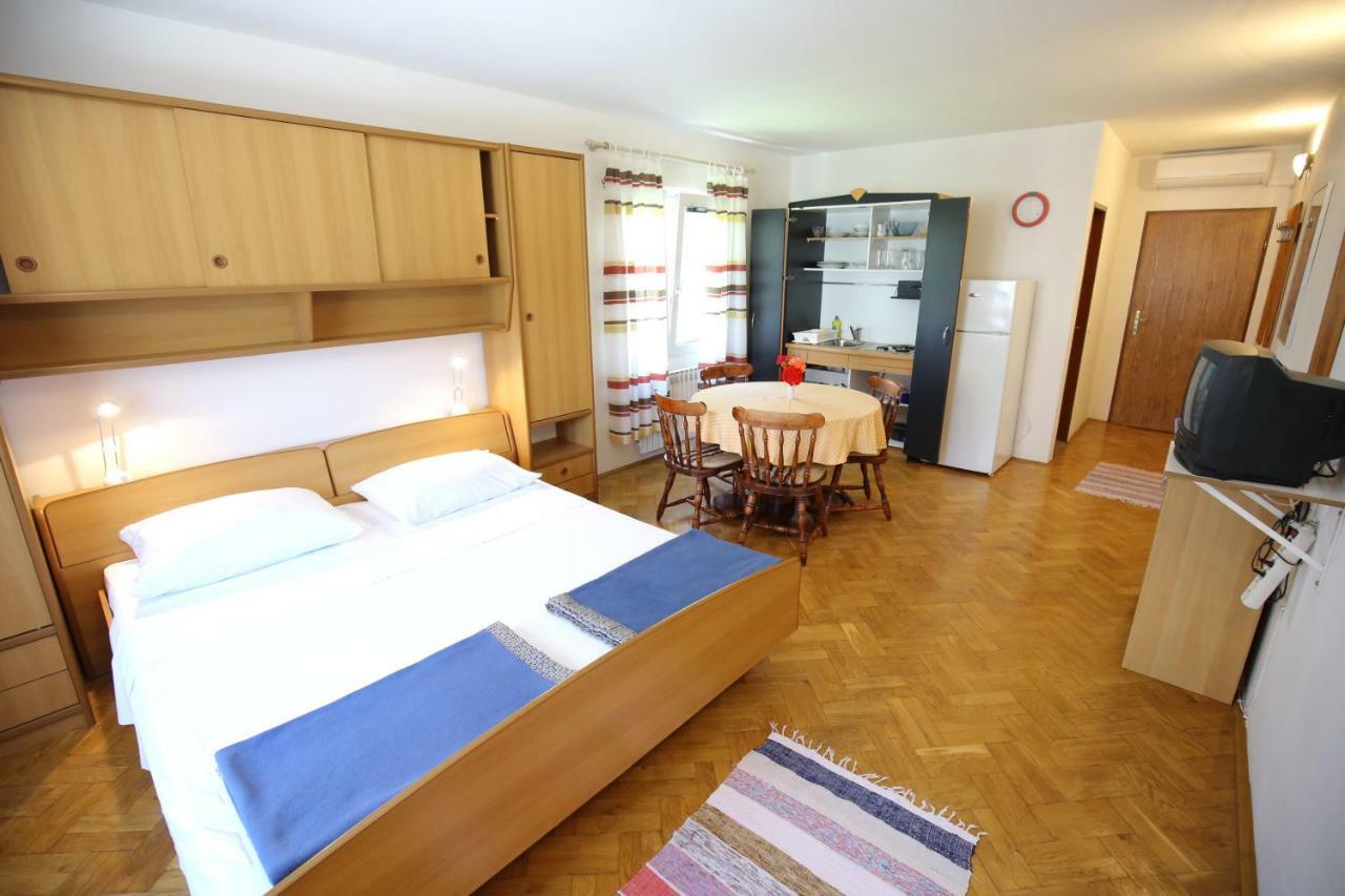 Apartments Paleka Petrcane Luaran gambar